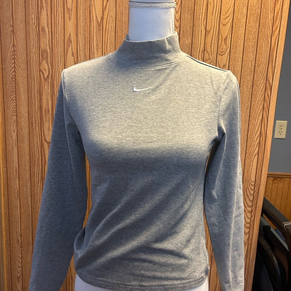 Nike Women's Heather Gray Long Sleeve Tee